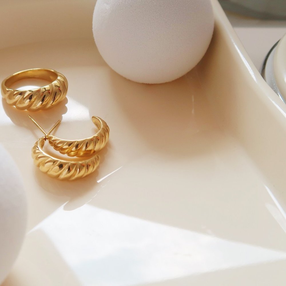 NEW 18K Gold Plated Braided Croissant Open Hoops - Picture 5 of 12